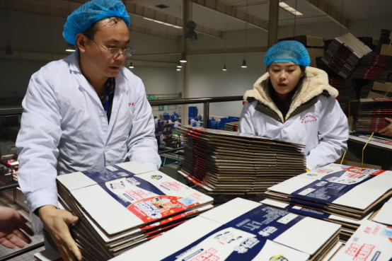 党员带头赴一线  助力春节保生产—玩球通(中国)一站式服务平台别样“生产突击队”助力车间生产