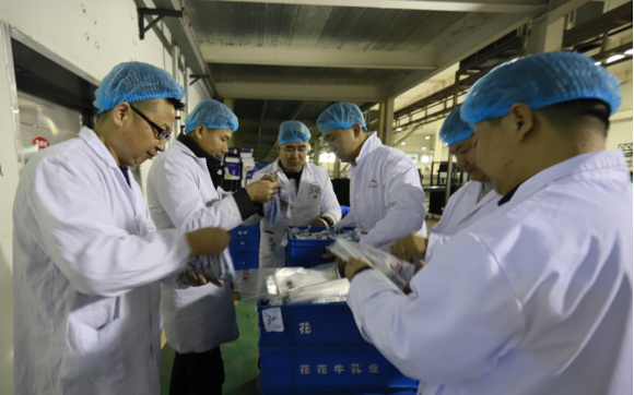 党员带头赴一线  助力春节保生产—玩球通(中国)一站式服务平台别样“生产突击队”助力车间生产