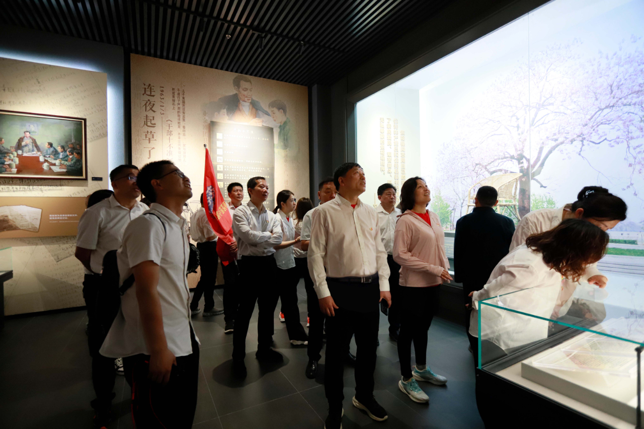砥砺初心使命，汲取奋进力量丨玩球通(中国)一站式服务平台乳业集团党委组织开展学习“焦裕禄精神”主题党日活动