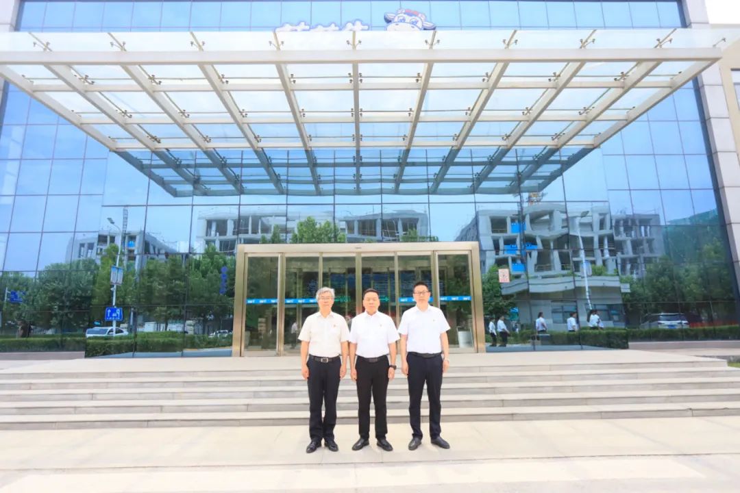 中国共产党玩球通平台第二届委员会第二次党员大会胜利召开