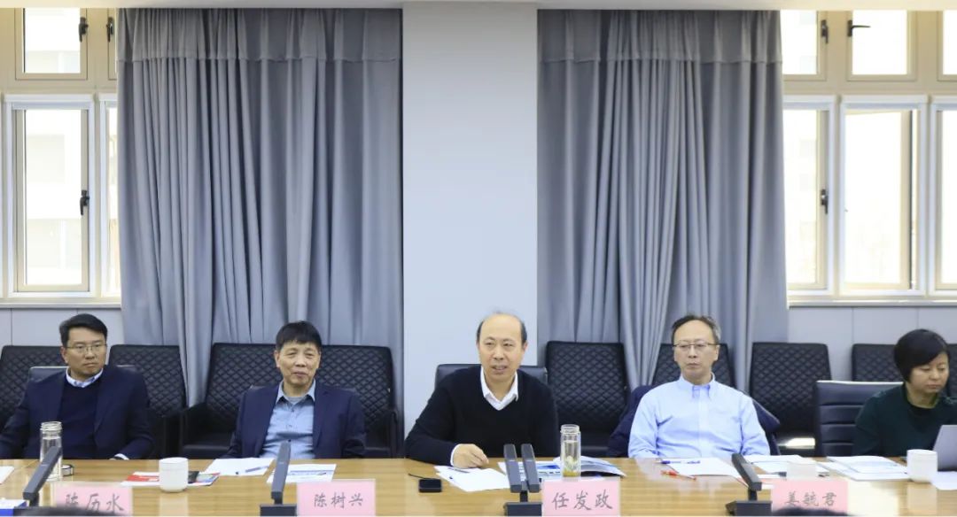 玩球通(中国)一站式服务平台乳业集团党委书记、董事长唐洪峰一行赴中原食品实验室同中国工程院院士、中原食品实验室主任任发政座谈交流