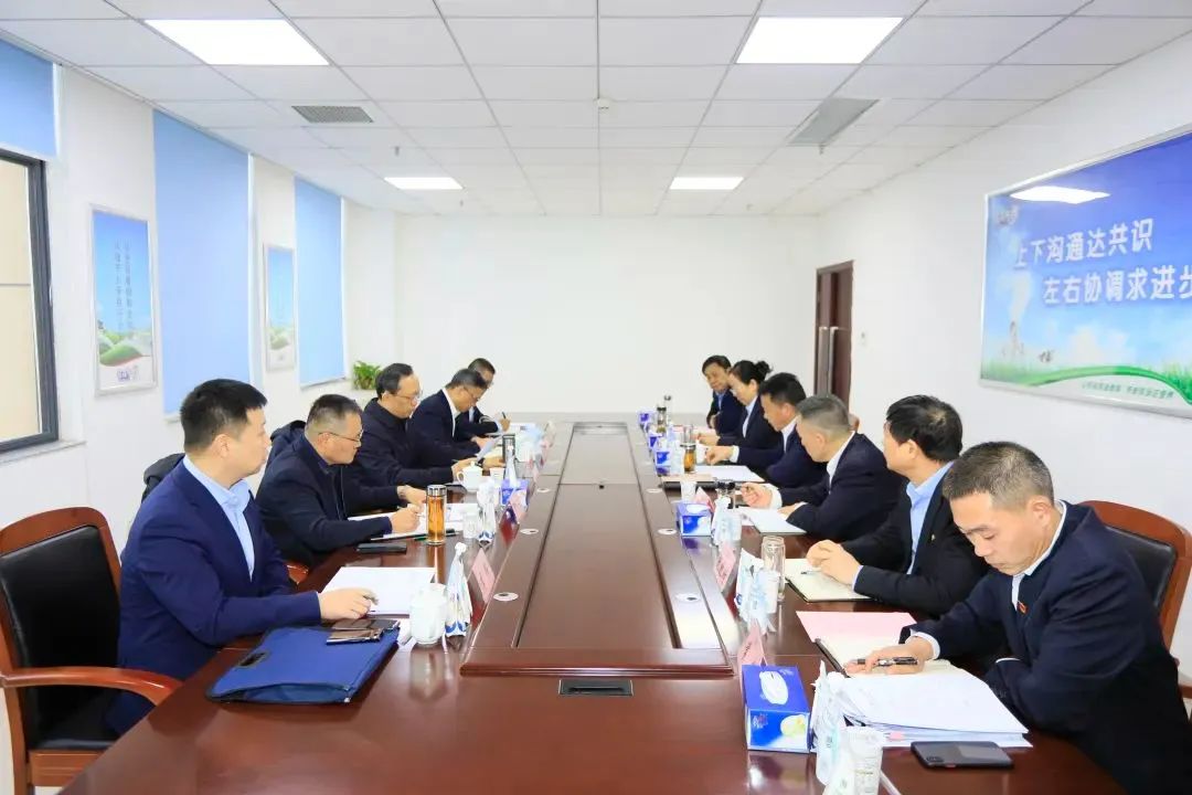 省政府国资委党委书记、主任李涛一行到玩球通(中国)一站式服务平台乳业集团调研