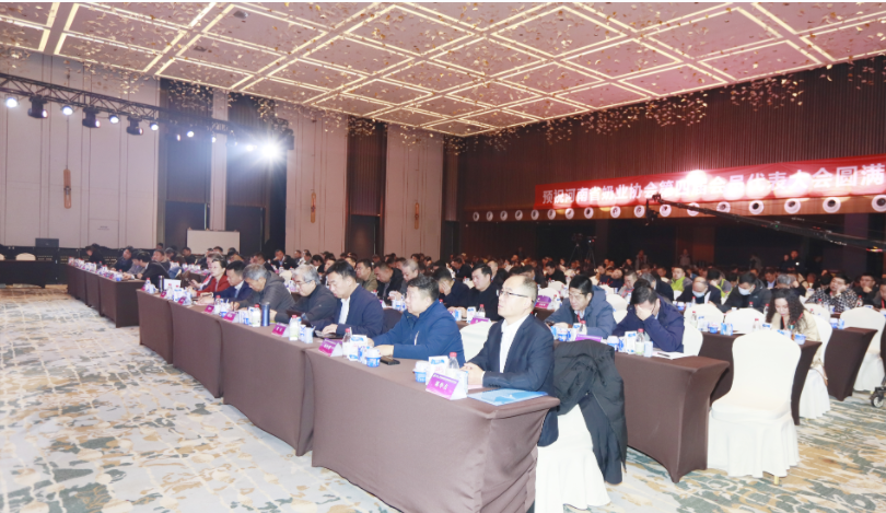 河南奶业发展启航新征程——玩球通(中国)一站式服务平台乳业集团党委书记、董事长唐洪峰当选河南省奶业协会会长