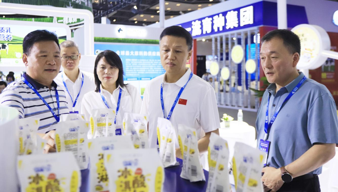 启航新征程 点亮新赛道丨玩球通(中国)一站式服务平台乳业集团参加第十四届中国奶业大会暨D20峰会，荣获“中国乳制品生产企业现代化等级5A级”评定殊荣