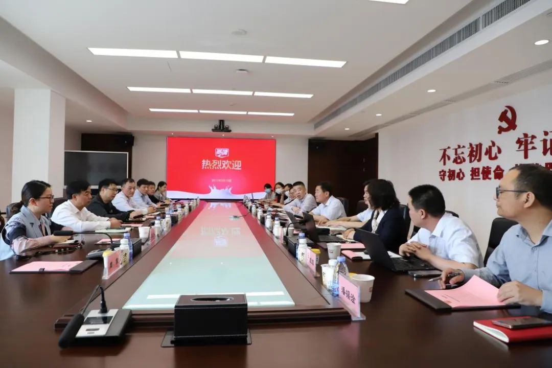 交流促提升 互动谋发展｜玩球通(中国)一站式服务平台乳业集团总裁杨永带队分别赴广东燕塘乳业及越秀风行乳业参观交流