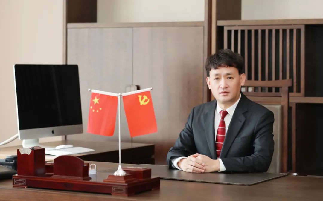 双双获奖 喜事连连｜ 玩球通(中国)一站式服务平台乳业集团荣获“河南省知名品牌”奖，董事长关晓彦荣膺“2022年度品牌人物”