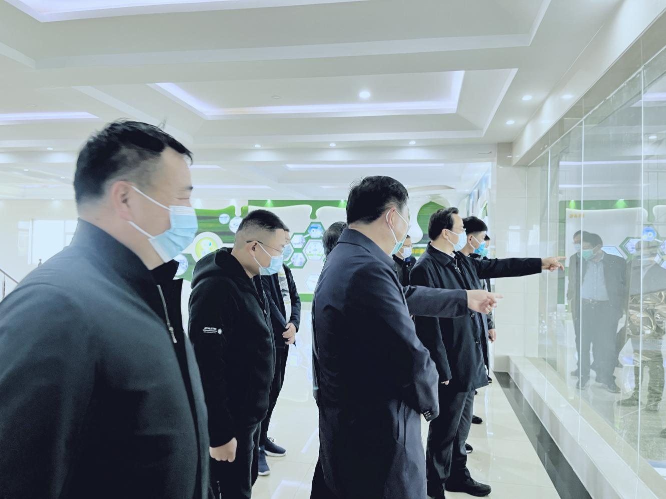 河南省人大常委会党组书记、副主任孔昌生莅临玩球通(中国)一站式服务平台鲁山瑞亚牧场参观调研