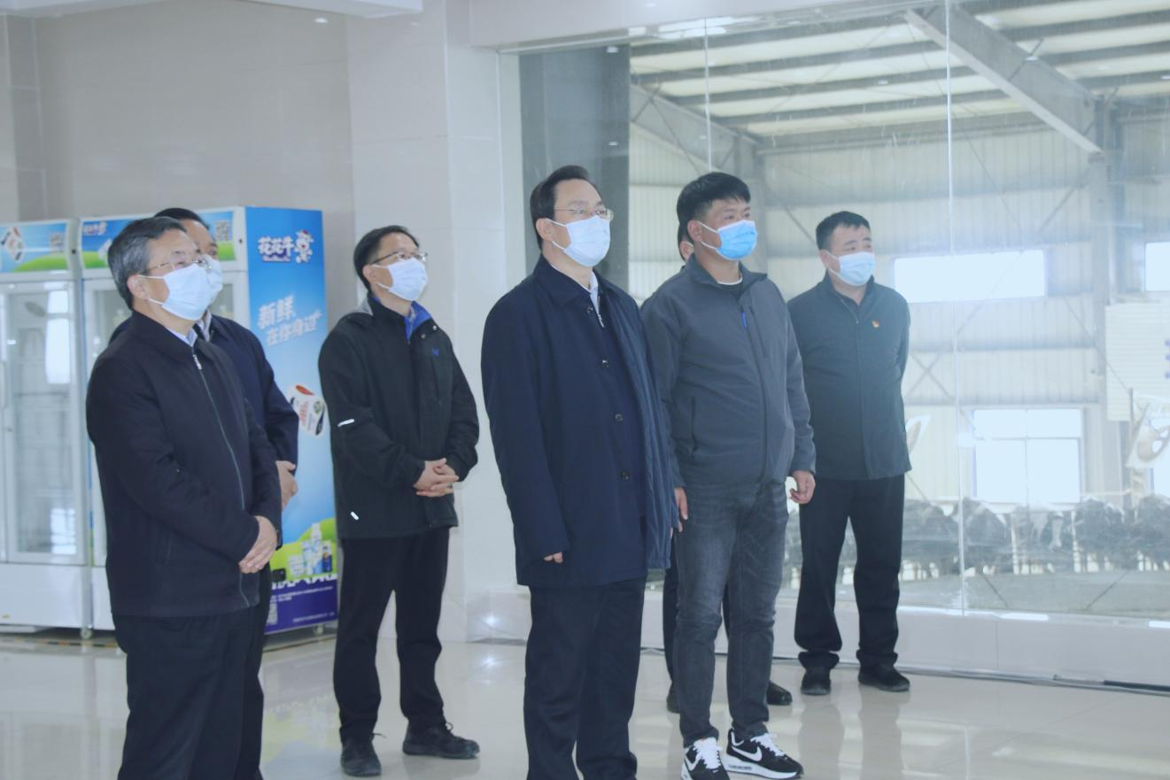 河南省人大常委会党组书记、副主任孔昌生莅临玩球通(中国)一站式服务平台鲁山瑞亚牧场参观调研