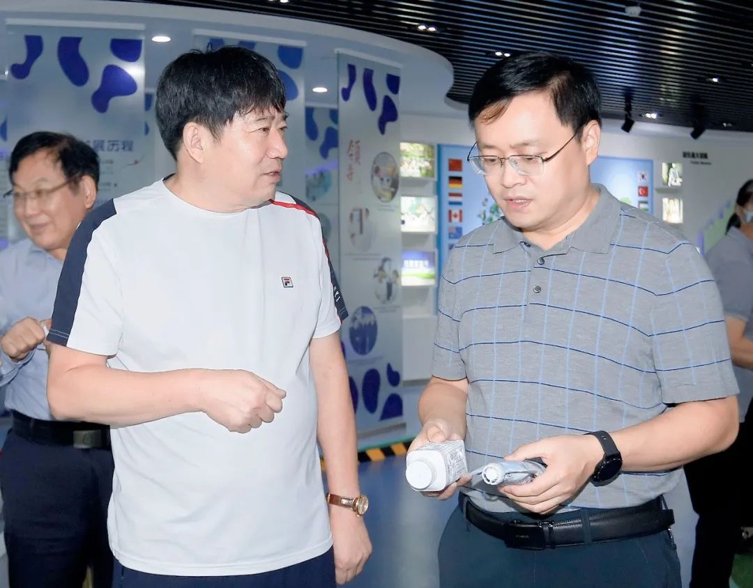 快讯｜社旗县人民政府县长关文波一行莅临玩球通(中国)一站式服务平台乳业集团参观考察