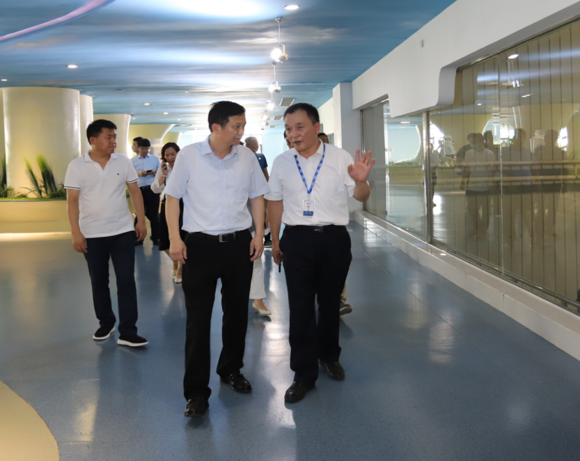 快讯|郑州市二七区委副书记、区长虎荣鑫莅临河南玩球通(中国)一站式服务平台乳业集团调研