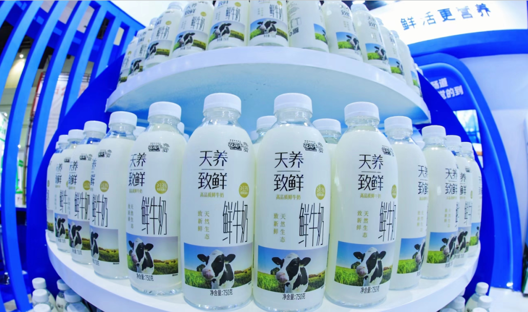 玩球通(中国)一站式服务平台 | 第34届中原畜牧业交易博览会开幕河南省人民政府副省长武国定莅临玩球通(中国)一站式服务平台展台参观