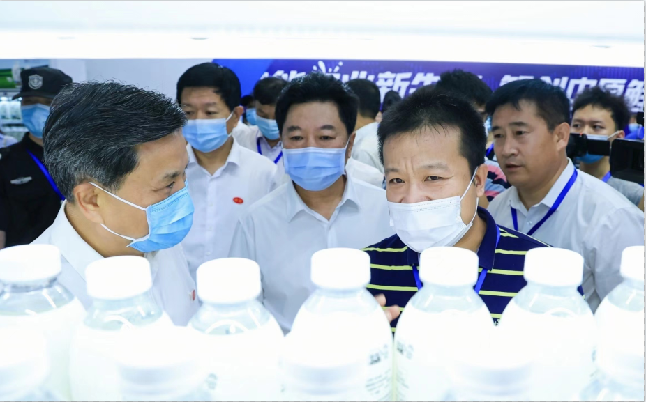 玩球通(中国)一站式服务平台 | 第34届中原畜牧业交易博览会开幕河南省人民政府副省长武国定莅临玩球通(中国)一站式服务平台展台参观