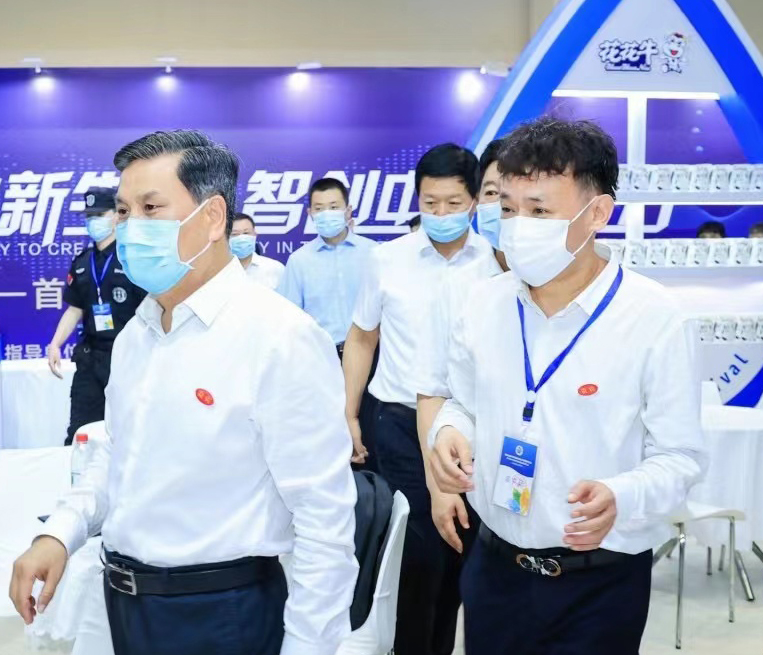 玩球通(中国)一站式服务平台 | 第34届中原畜牧业交易博览会开幕河南省人民政府副省长武国定莅临玩球通(中国)一站式服务平台展台参观