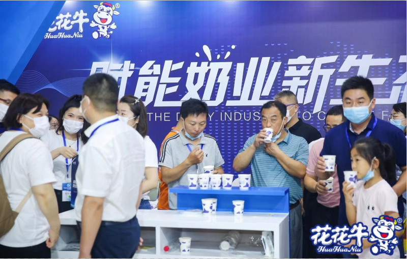 玩球通(中国)一站式服务平台 | 第34届中原畜牧业交易博览会开幕河南省人民政府副省长武国定莅临玩球通(中国)一站式服务平台展台参观