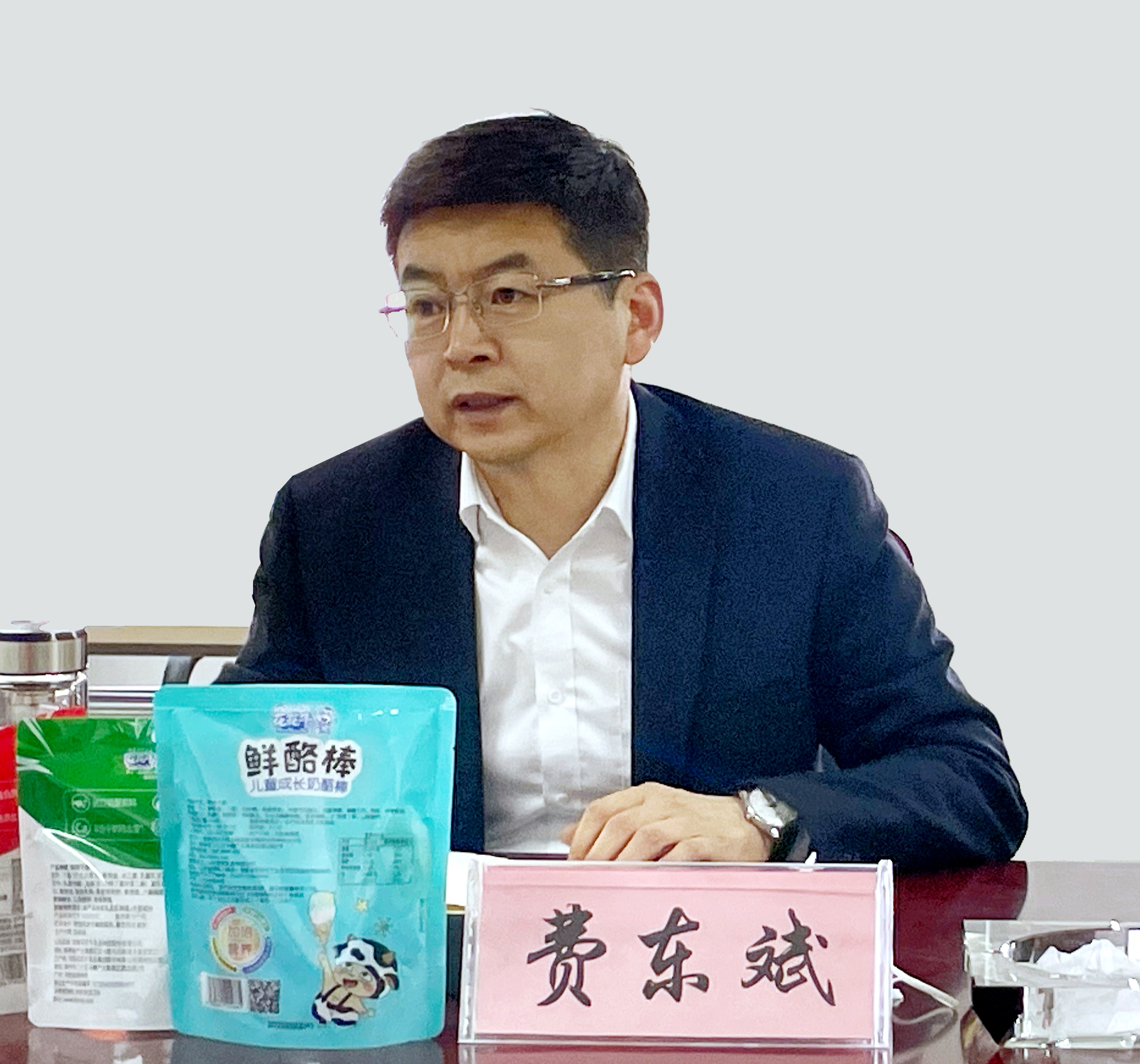 河南省委常委、副省长费东斌莅临 玩球通(中国)一站式服务平台乳业集团调研