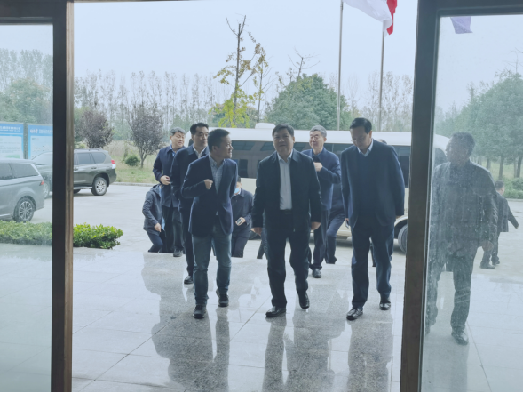 驻马店市委书记鲍常勇一行莅临玩球通(中国)一站式服务平台平舆瑞亚和新蔡瑞亚调研