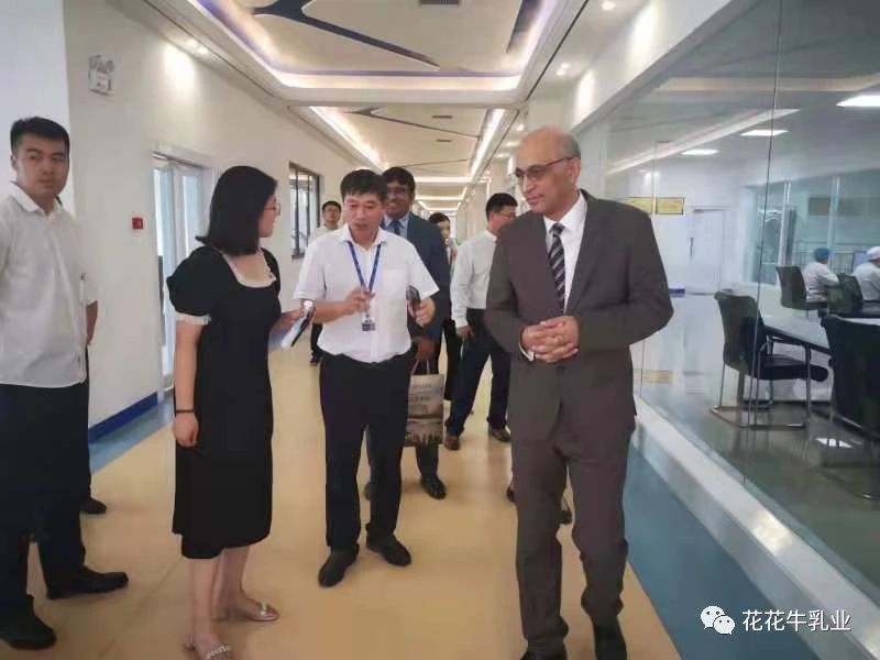 巴基斯坦驻华大使莫因·哈克 莅临玩球通(中国)一站式服务平台乳业集团参观访问