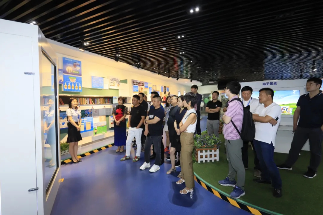 快讯 | 长江商学院智能制造学会走进玩球通(中国)一站式服务平台乳业集团