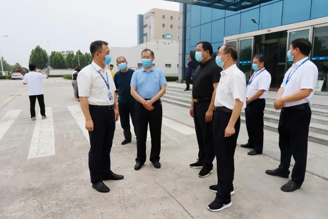 郑州市安全生产双重预防体系建设现场观摩会在玩球通(中国)一站式服务平台乳业集团郑州分公司召开