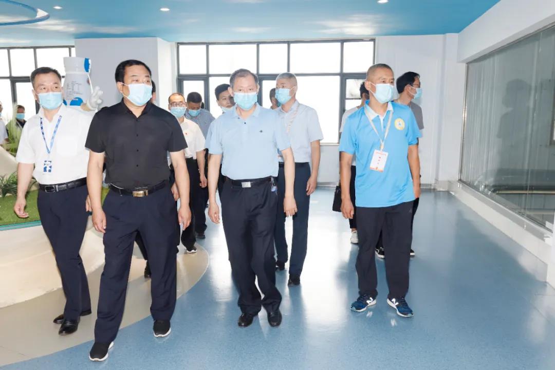 郑州市安全生产双重预防体系建设现场观摩会在玩球通(中国)一站式服务平台乳业集团郑州分公司召开