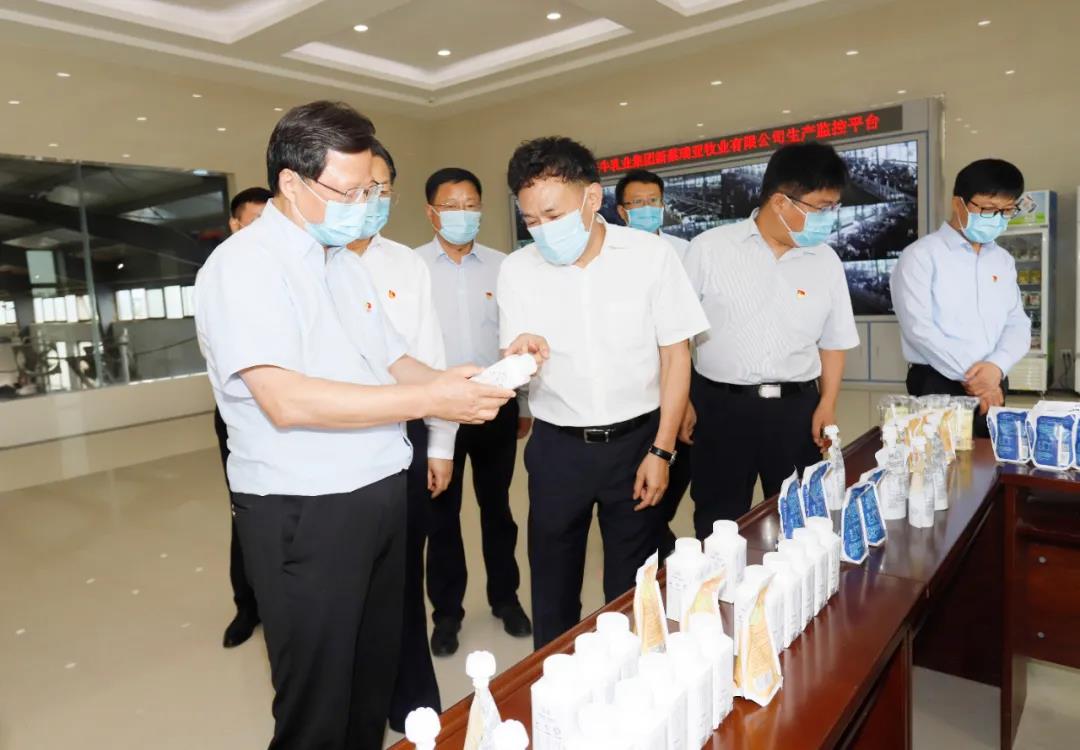 快讯 | 河南省委常委、省纪委书记、省监委主任任正晓莅临玩球通(中国)一站式服务平台乳业集团新蔡瑞亚牧场调研