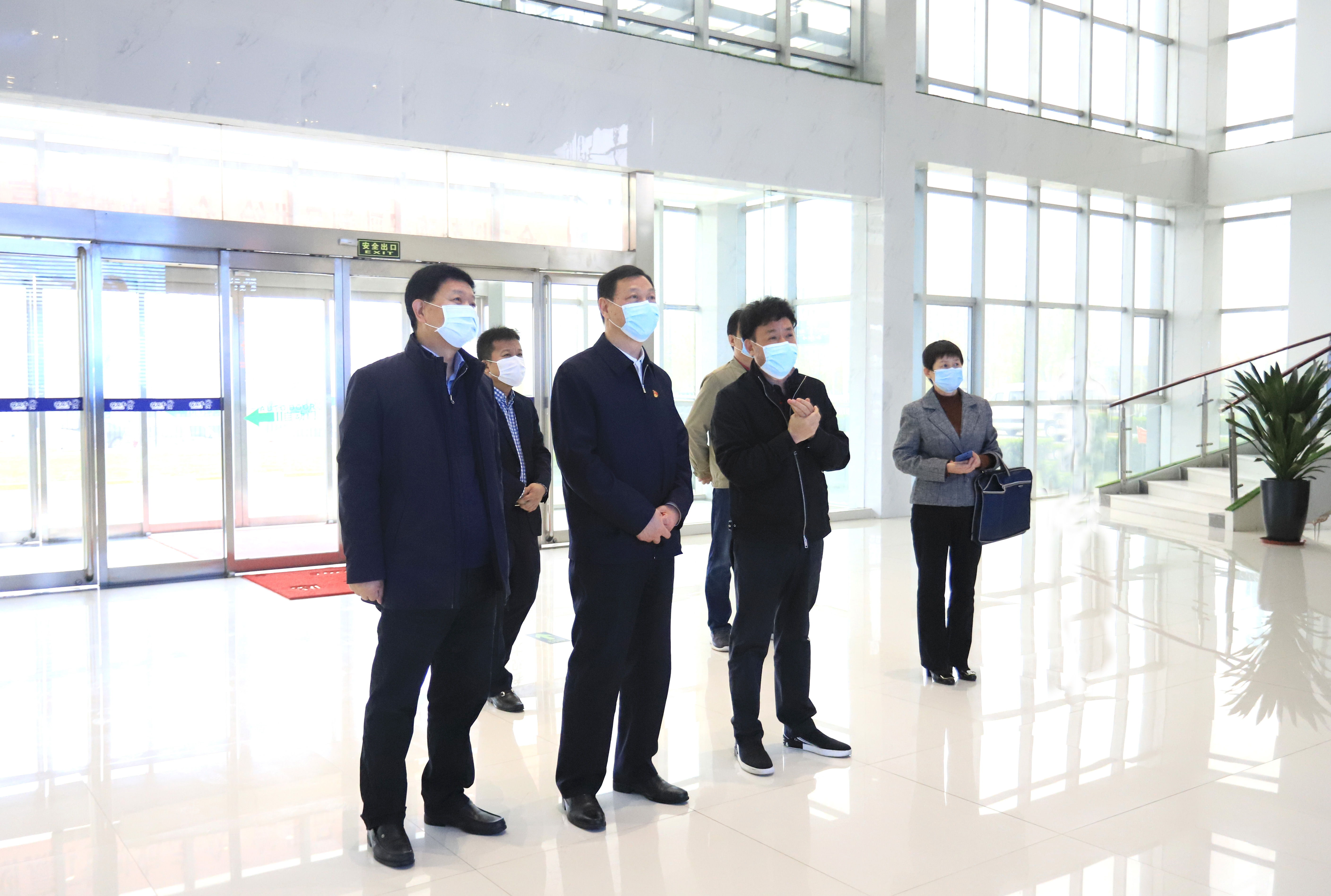 河南省委农办主任、农业农村厅厅长申延平一行调研河南玩球通(中国)一站式服务平台乳业集团