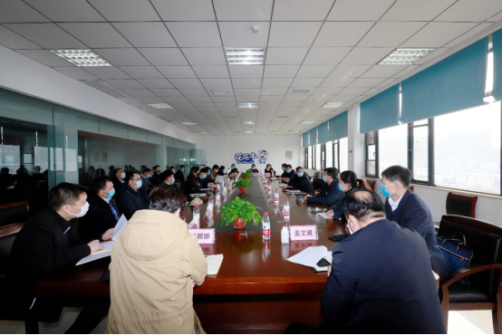 省委统战部副部长张红林一行莅临玩球通(中国)一站式服务平台乳业集团 调研复工复产暨二七区民营经济发展工作座谈会