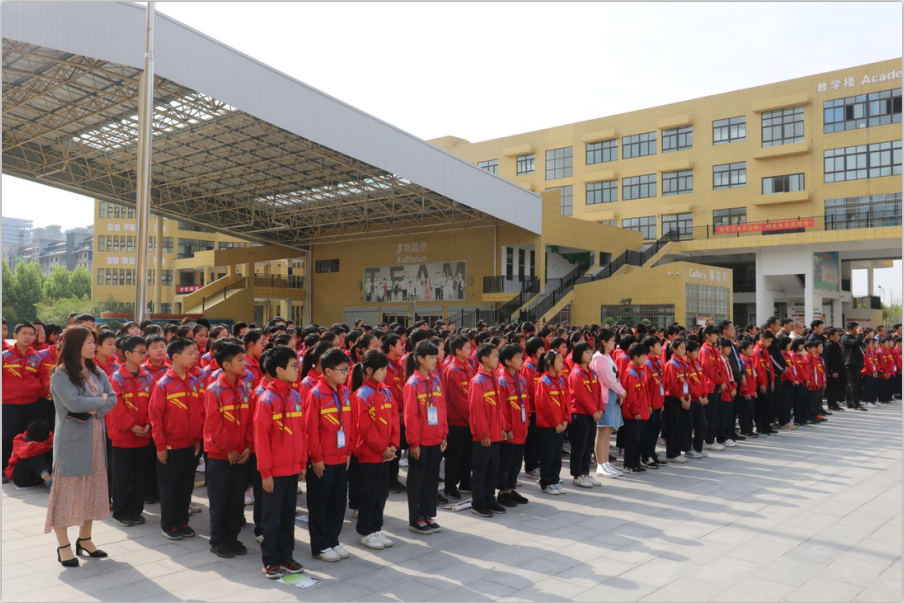 “健康中原行——玩球通(中国)一站式服务平台小康牛奶公益助学活动捐赠仪式”于驻马店平舆思源实验学校顺利举行