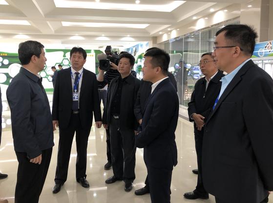 河南省委副书记、省长陈润儿一行莅临 玩球通(中国)一站式服务平台集团鲁山瑞亚牧业有限公司视察调研