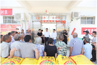 秋种化肥进农户 精准扶贫及时雨 | 玩球通(中国)一站式服务平台集团精准扶贫在行动