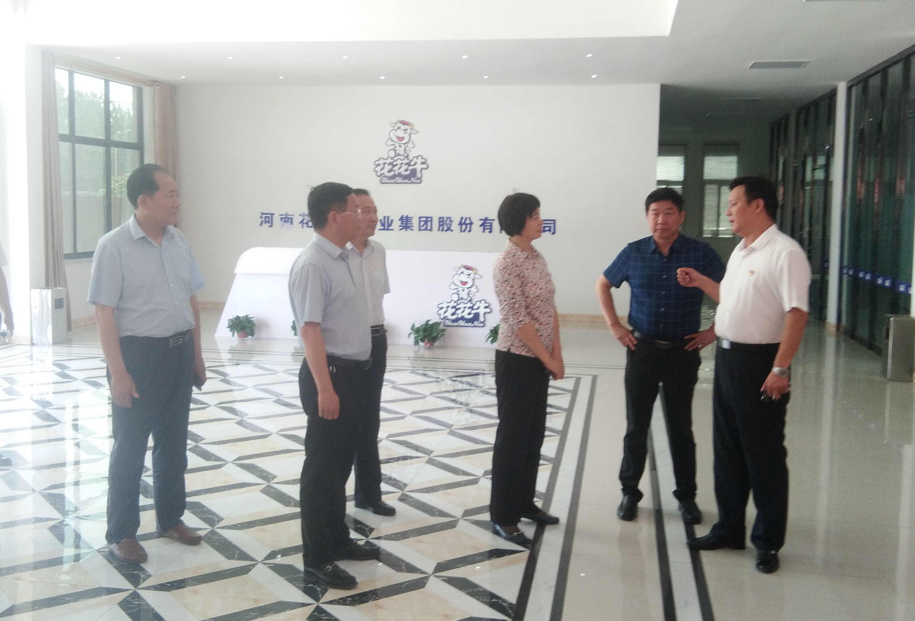 驻马店市委常委、统战部长姚新文 莅临玩球通(中国)一站式服务平台乳业集团总部调研