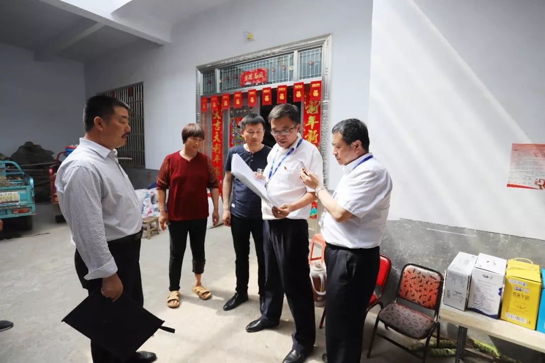 玩球通(中国)一站式服务平台乳业集团走访慰问贫困户 结对帮扶暖人心