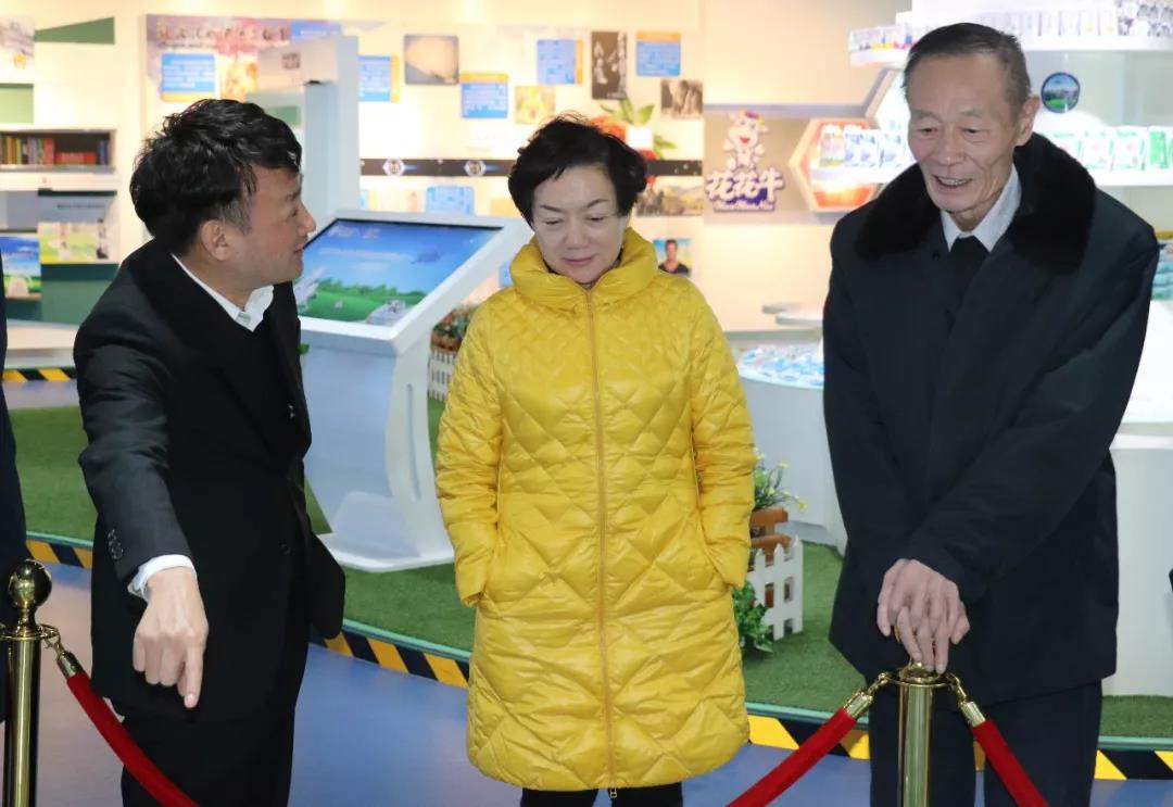 中国奶业协会高鸿宾会长莅临玩球通(中国)一站式服务平台指导工作
