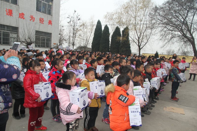玩球通(中国)一站式服务平台精准扶贫暖冬公益行走进登封市刘家沟