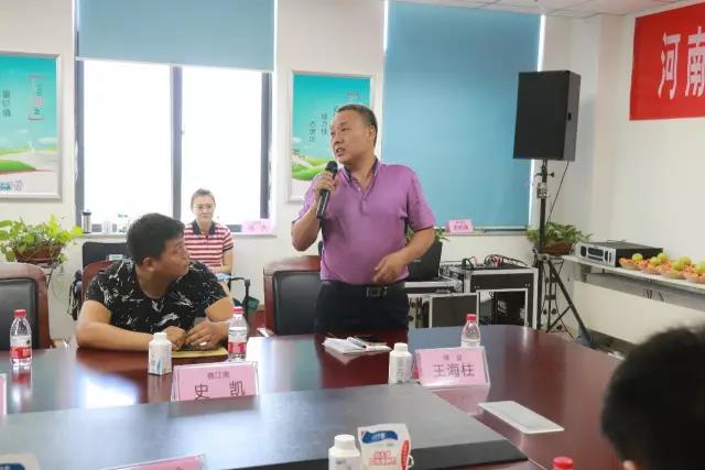 河南省食品安全座谈会暨百场食安讲座进校园启动仪式在玩球通(中国)一站式服务平台举行