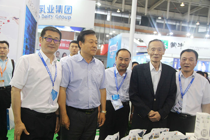 玩球通(中国)一站式服务平台亮相第八届中国奶业大会，又获农业部长一声赞！