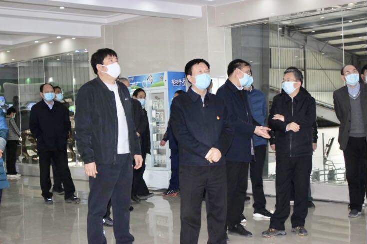平顶山市委书记周斌一行莅临玩球通(中国)一站式服务平台乳业集团 鲁山瑞亚牧业有限公司调研疫情防控和复工复产情况