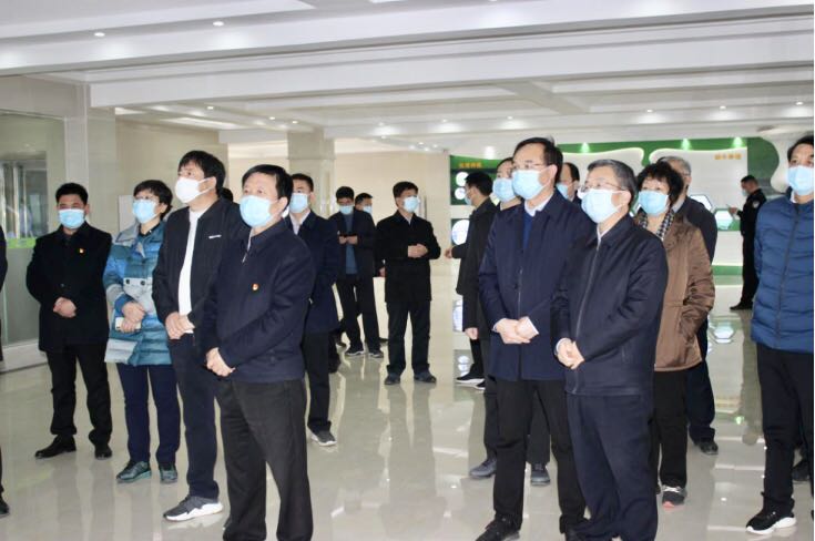 平顶山市委书记周斌一行莅临玩球通(中国)一站式服务平台乳业集团 鲁山瑞亚牧业有限公司调研疫情防控和复工复产情况