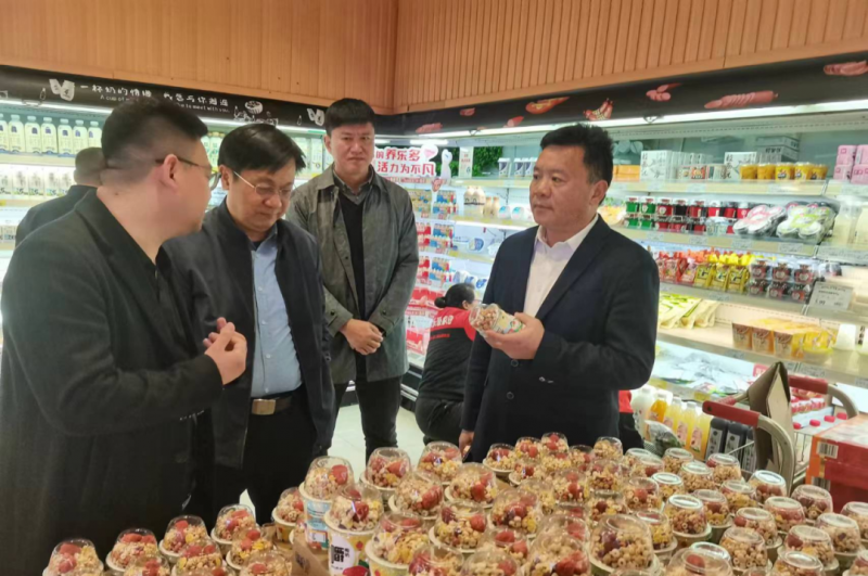 走访调研拓市场 凝心聚力谋发展--玩球通(中国)一站式服务平台乳业集团党委书记、董事长唐洪峰一行走访销售终端