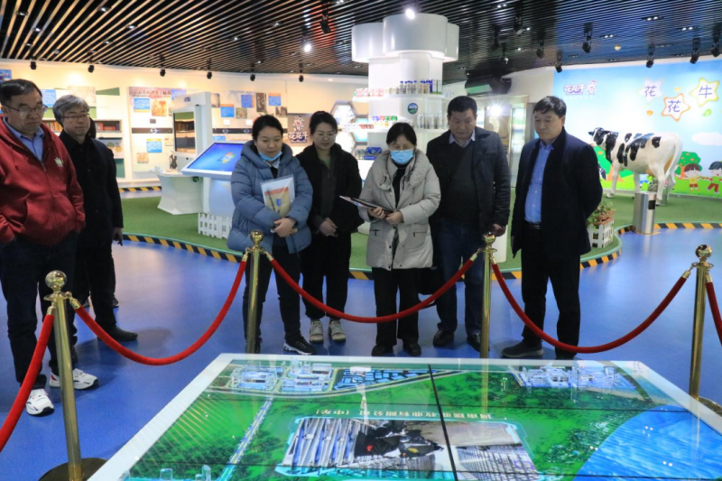 玩球通(中国)一站式服务平台丨农业农村部食物与营养发展研究所调研组徐伟平一行莅临玩球通(中国)一站式服务平台乳业集团考察调研