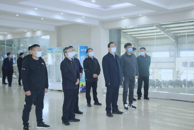 河南省人大常委会党组书记、副主任孔昌生莅临玩球通(中国)一站式服务平台鲁山瑞亚牧场参观调研