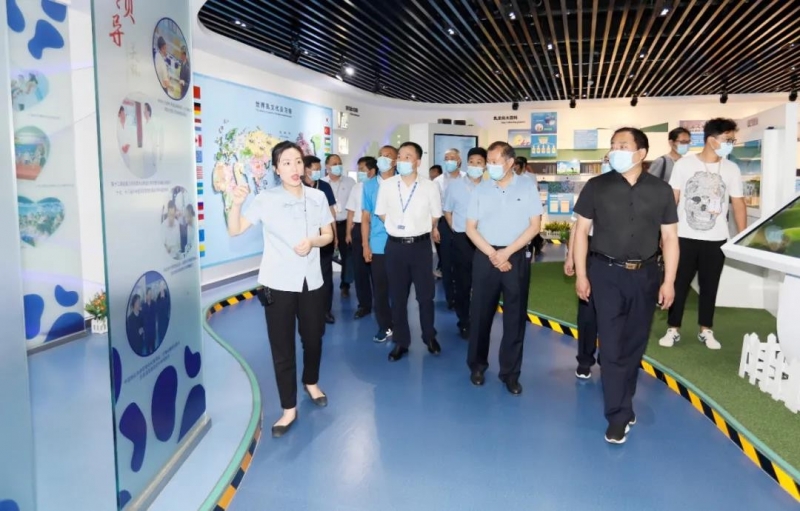 郑州市安全生产双重预防体系建设现场观摩会在玩球通(中国)一站式服务平台乳业集团郑州分公司召开