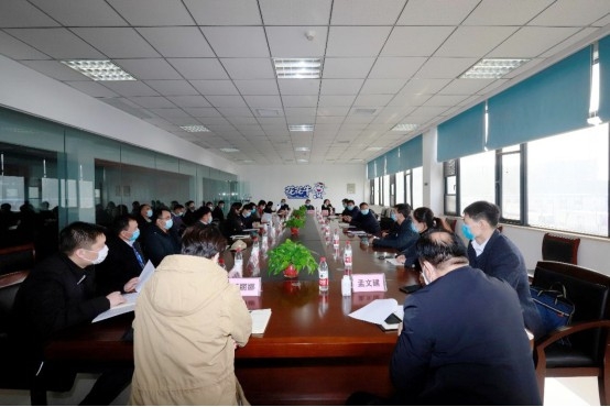 省委统战部副部长张红林一行莅临玩球通(中国)一站式服务平台乳业集团 调研复工复产暨二七区民营经济发展工作座谈会