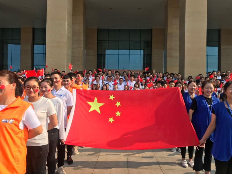 玩球通(中国)一站式服务平台 唱红歌 祝福我的国！！！