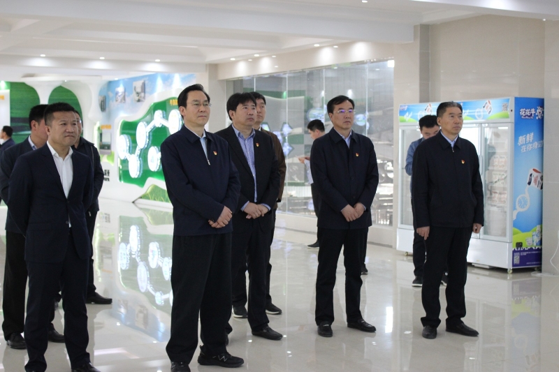 河南省委常委、组织部部长孔昌生 莅临河南玩球通(中国)一站式服务平台集团鲁山瑞亚牧业有限公司调研