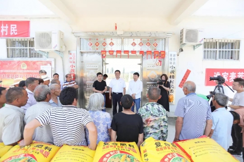 秋种化肥进农户 精准扶贫及时雨 | 玩球通(中国)一站式服务平台集团精准扶贫在行动